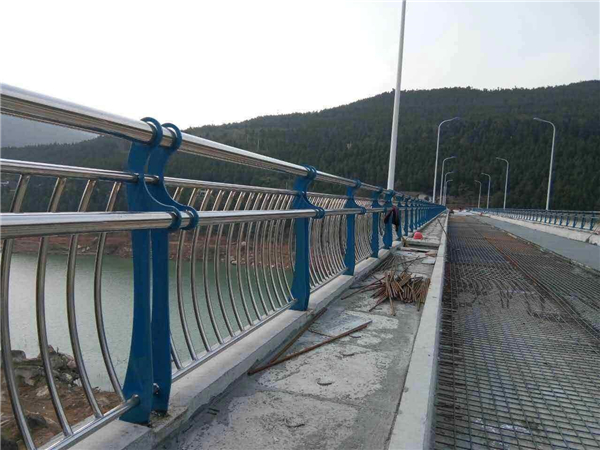 营口不锈钢桥梁护栏的特点及其在桥梁安全中的重要作用