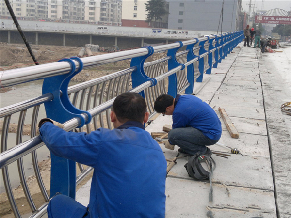 营口不锈钢河道护栏的特性及其在城市景观中的应用