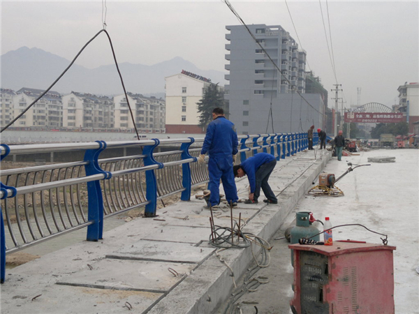 营口不锈钢复合管护栏常见问题及解决方案